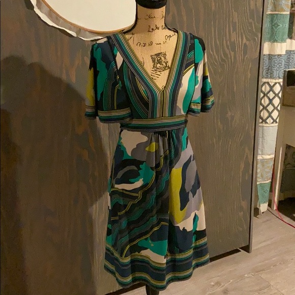 BCBGMaxAzria Dresses & Skirts - BCBGMAXAZRIA dress retro pattern size S